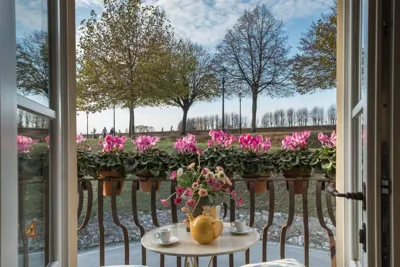 Ribot Stunning Balcony Walls View with Parking – Photos 2
